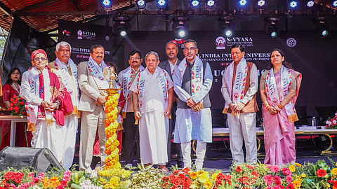 ಅಖಿಲ ಭಾರತೀಯ ವಿಶ್ವವಿದ್ಯಾಲಯಗಳ ಮಹಿಳಾ ಯೋಗಾಸನ ಚಾಂಪಿಯನ್‌ಶಿಪ್‌ಗೆ  ಡಾ.ಸಿ.ಎನ್. ಮಂಜುನಾಥ್ ಚಾಲನೆ ನೀಡಿದರು.  ಡಾ.ಎಚ್.ಆರ್.ನಾಗೇಂದ್ರ, ಎಂ. ಡಿ. ಲಕ್ಷ್ಮಿನಾರಾಯಣ ಮತ್ತಿತರರು ಉಪಸ್ಥಿತರಿದ್ದರು. 