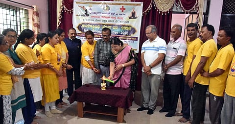 ಮಂಡ್ಯ ನಗರದಲ್ಲಿ ಆಯೋಜಿಸಿದ್ದ ಯೋಗ ದಿನಾಚರಣೆ ಕಾರ್ಯಕ್ರಮವನ್ನು ಭಾರತೀಯ ರೆಡ್‌ಕ್ರಾಸ್ ಸಂಸ್ಥೆಯ ಜಿಲ್ಲಾಧ್ಯಕ್ಷೆ ಡಾ.ಮೀರಾ ಶಿವಲಿಂಗಯ್ಯ ಉದ್ಘಾಟಿಸಿದರು. 