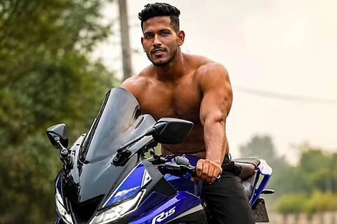 ದುಡ್ಡಿನ ಆಸೆಗಾಗಿ ಬೇಕಂತಲೇ ಮಹಿಳೆಯರ ಸ್ಕೂಟರ್‌ಗೆ ಡಿಕ್ಕಿ ಹೊಡೆಯುತ್ತಿದ್ದ ವಿಕೃತ ಯೂಟ್ಯೂಬರ್ ಅರೆಸ್ಟ್! YouTuber Arrest  ​