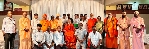 ದಾವಣಗೆರೆಯಲ್ಲಿ ನಡೆಯುವ ಶ್ರೀಜಗದ್ಗುರು ಪಂಚಾಚಾರ್ಯ ಯುಗಮಾನೋತ್ಸವದ ಪೂರ್ವಭಾವಿ ಸಭೆಯು ಶ್ರೀರಂಭಾಪುರಿ ಜಗದ್ಗುರುಗಳ ಸಾನ್ನಿಧ್ಯದಲ್ಲಿ ಬೆಂಗಳೂರಿನಲ್ಲಿ ನಡೆಯಿತು. ವಿವಿಧ ಮಠಗಳ ಶ್ರೀಗಳು, ಮುಖಂಡರು ಪಾಲ್ಗೊಂಡಿದ್ದರು. 