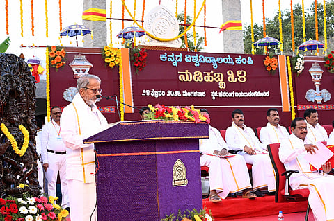 ಕನ್ನಡ ವಿವಿಯಲ್ಲಿ ಮಂಗಳವಾರ ನಡೆದ ನುಡಿಹಬ್ಬದಲ್ಲಿ ಸಂಸ್ಕೃತಿ ಚಿಂತಕ ಡಾ.ಕೆ.ಮರಳಸಿದ್ದಪ್ಪ ಮಾತನಾಡಿದರು.