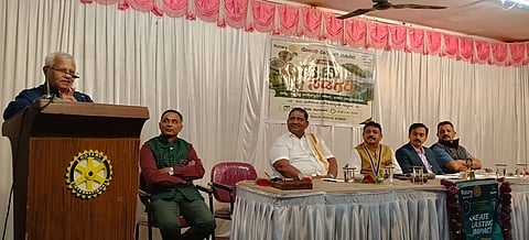 ಆಟಿ ಸಡಗರ ಕಾರ್ಯಕ್ರಮದಲ್ಲಿ ಹಿರಿಯ ಸಾಹಿತಿ ಬಿ.ಆರ್.ಜೋಯಪ್ಪ ಮಾತನಾಡಿದರು. ಸತೀಶ್ ಬೊಳಾರ್, .ವಸಂತ್ ಕುಮಾರ್, ಮಧುಸೂದನ್ ಇತರರಿದ್ದರು.