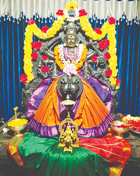 ಮಗ್ಗೆ ವೈಯನ್ಪುರ ಗ್ರಾಮದಲ್ಲಿರುವ ಶ್ರೀ ಬನಶಂಕರಿ ಅಮ್ಮನಿಗೆ ಶುಕ್ರವಾರ ವಿಶೇಷ ಅಲಂಕಾರ ಮಾಡಿರುವುದು. 