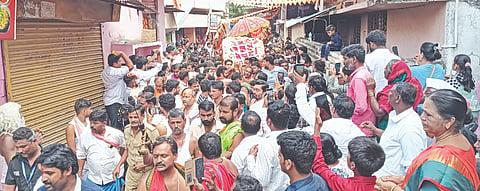 ಅಫಜಲಪುರ ತಾಲೂಕಿನ ದೇವಲ ಗಾಣಗಾಪುರದಲ್ಲಿ ಬುಧವಾರ ಕಾರ್ತಿಕೋತ್ಸವ ನಿಮಿತ್ತ ದತ್ತ ಮಹಾರಾಜರ ಪಲ್ಲಕ್ಕಿ ಉತ್ಸವ ಜರುಗಿತು. 