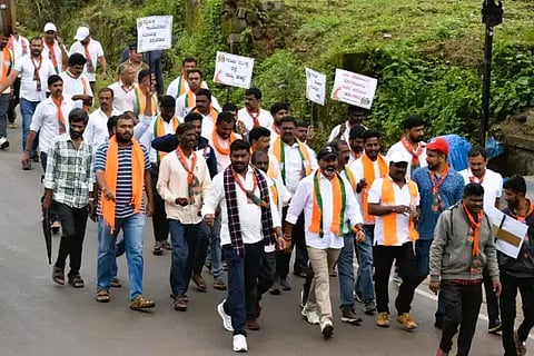 ಆಲ್ದೂರಿನಲ್ಲಿ ಬಿಜೆಪಿಯಿಂದ ಪಾದಯಾತ್ರೆ ನಡೆಯಿತು. ಜಿಲ್ಲಾಧ್ಯಕ್ಷ ದೇವರಾಜ್ ಶೆಟ್ಟಿ, ಎಚ್.ಎಸ್.ಕವೀಶ್, ದೀಪಕ್ ದೊಡ್ಡಯ್ಯ, ಸಂಪತ್, ಸಂತೋಷ್ ಕೋಟ್ಯಾನ್, ಸಿಂಧೂಕುಮಾರ್ ಇತರರಿದ್ದರು.