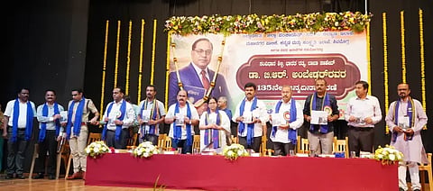 ಕಿರುಹೊತ್ತಗೆಯನ್ನು ಗಣ್ಯರು ಬಿಡುಗಡೆ ಮಾಡಿದರು. ಬಿ.ವೈ.ರಾಘವೇಂದ್ರ, ಎಸ್.ಎನ್.ಚನ್ನಬಸಪ್ಪ, ಶಾರದಾ ಪೂರ‌್ಯಾನಾಯ್ಕಾ, ಪ್ರಭುಲಿಂಗ ಕವಳಿಕಟ್ಟಿ, ಎಚ್.ಎಸ್.ಸುಂದರೇಶ್, ಬಿ.ನಿಖಿಲ್, ಎನ್.ಹೇಮಂತ್, ಮಾಯಣ್ಣ ಗೌಡ ಇದ್ದರು.