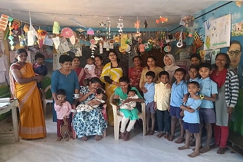  ಚೆರಂಡೇಟಿ ಅಂಗನವಾಡಿ ಕೇಂದ್ರದಲ್ಲಿ ಅನ್ನಪ್ರಾಶನ ಮತ್ತು ಆರೋಗ್ಯ ತಪಾಸಣೆ ಕಾರ್ಯಕ್ರಮ ಇತ್ತೀಚೆಗೆ ನಡೆಯಿತು. ಮೇಪಾಡಂಡ ಸವಿತಾ ಕೀರ್ತನ್, ಪಿ.ಎಸ್.ಉಮಾಶ್ರೀ ಇತರರಿದ್ದರು.