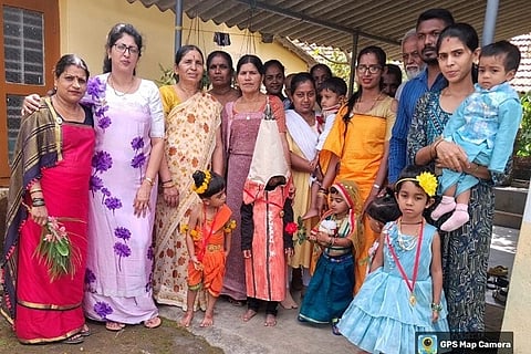 ಮರಗೋಡು ಅಂಗನವಾಡಿ ಕೇಂದ್ರದಲ್ಲಿ ನಡೆದ ಛದ್ಮವೇಷ ಸ್ಪರ್ಧೆಯಲ್ಲಿ ಮಕ್ಕಳ ವಿವಿಧ ವೇಷಗಳು ಗಮನ ಸೆಳೆದವು. ಮೇಪಾಡಂಡ ಸವಿತಾ ಕೀರ್ತನ್, ಭಾರ್ಗವ್, ರತ್ನಾಕರ್, ಕುಸುಮಾ ಮತ್ತಿತರರು ಇದ್ದರು.
