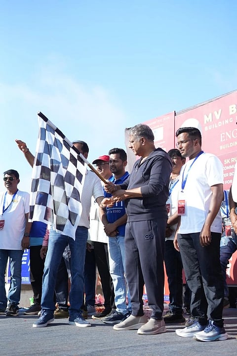 aravinda bellada ಸರ್.ಎಂ. ವಿಶ್ವೇಶ್ವರಯ್ಯ ಜನ್ಮದಿನ ನಿಮಿತ್ತ ಹುಬ್ಬಳ್ಳಿಯ ತೋಳನಕೆರೆ ವೃತ್ತದಲ್ಲಿ ಮಂಗಳವಾರ ಏರ್ಪಡಿಸಿದ್ದ 5ಕೆ ರನ್‌ಗೆ ವಿಧಾನಸಭೆ ಪ್ರತಿಪಕ್ಷ ನಾಯಕ ಅರವಿಂದ ಬೆಲ್ಲದ ಚಾಲನೆ ನೀಡಿದರು.