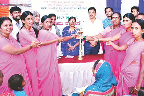 ಮಲ್ಲೆದೇವರಗುಡ್ಡದಲ್ಲಿ ಆರೋಗ್ಯ ತಪಾಸಣೆ ಶಿಬಿರವನ್ನು ಸಹಿಪ್ರಾ ಶಾಲೆ ಮುಖ್ಯಶಿಕ್ಷಕಿ ಮಂಜುಳಾ ಉದ್ಘಾಟಿಸಿದರು. ಆರೋಗ್ಯ ನಿರೀಕ್ಷಣಾಧಿಕಾರಿ ಪ್ರವೀಣ ನಾಯಕ ದೊರೆ, ಕಾರ್ಯಕ್ರಮ ನಿರ್ವಾಹಕಿ ಮಲ್ಲಿಕಾ, ಸ್ತ್ರೀರೋಗ ತಜ್ಞ ಡಾ.ಸೈಯದ್ ಇತರರಿದ್ದರು.