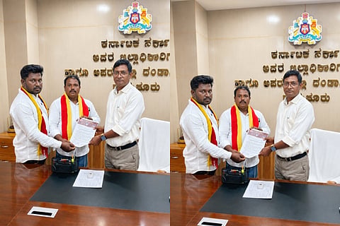 ರಾಯಚೂರಿನ ಜಿಡಳಿತ ಭವನದಲ್ಲಿ ಎಡಿಸಿ ಶಿವಾನಂದ ಭಜಂತ್ರಿಗೆ ನಮ್ಮ ಕರ್ನಾಟಕ ಸೇನೆ ಅರಕೇರಾ ತಾಲೂಕು ಘಟಕ ಶನಿವಾರ ಮನವಿ ಸಲ್ಲಿಸಿತು. ತಾಲೂಕು ಅಧ್ಯಕ್ಷ ಮಲ್ಲಿಕಾರ್ಜುನ ನಾಯಕ, ಜಿಲ್ಲಾ ಪ್ರಧಾನ ಕಾರ್ಯದರ್ಶಿ ಭೀಮನಗೌಡ ಇದ್ದರು.