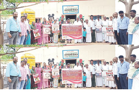 ಮಲದಕಲ್ ಗ್ರಾಮದಲ್ಲಿ ಕ್ಷಯಮುಕ್ತ ಭಾರತ ನಿರ್ಮಾಣದ ಬಗ್ಗೆ ಕ್ಷಯ ರೋಗ ನಿರ್ಮೂಲನಾ ಘಟಕದಿಂದ ಜಾಗೃತಿ ಮೂಡಿಸಲಾಯಿತು. ತಾಲೂಕು ಮೇಲ್ವಿಚಾರಕರಾದ ಮಹೇಶ ನಾಯಕ, ರವಿಶಂಕರ ಶುಕ್ಲಾ, ಭೀಮೇಶ್, ಆರೋಗ್ಯ ನಿರೀಕ್ಷಣಾಧಿಕಾರಿ ಈರಣ್ಣ, ಸಮುದಾಯ ಆರೋಗ್ಯ ಅಧಿಕಾರಿ ಜಾಫರ್ ಇದ್ದರು.