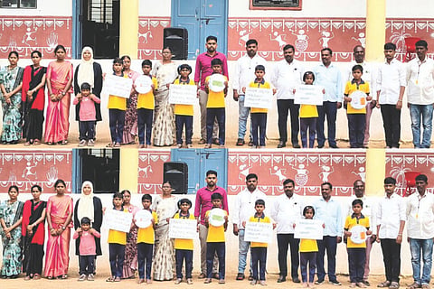 ಅರಕೇರಾದ ಸರ್ಕಾರಿ ಮಾದರಿ ಹಿರಿಯ ಪ್ರಾಥಮಿಕ ಶಾಲೆಯಲ್ಲಿ ಮೊಬೈಲ್ ಬಳಕೆ ನಿಷೇಧ ಕುರಿತು ಜಾಗೃತಿ ಮೂಡಿಸಲಾಯಿತು. ಎಸ್ಡಿಎಂಸಿ ಅಧ್ಯಕ್ಷ ಮಾನಶಯ್ಯ ಪೂಜಾರಿ, ಉಪಾಧ್ಯಕ್ಷೆ ವಿಜಯಲಕ್ಷ್ಮೀ ನಾಗರಾಜ ದೇವರಮನಿ, ನಾಗಯ್ಯಸ್ವಾಮಿ, ಸಲೀಂ ಸಾಬ್ ಇತರರಿದ್ದರು.