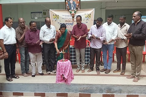 ಕುಶಾಲನಗರ ಮೆಟ್ರಿಕ್ ನಂತರದ ಬಾಲಕರ ವಿದ್ಯಾರ್ಥಿ ನಿಲಯ ಆವರಣದಲ್ಲಿ ವಿಶೇಷ ಘಟಕ ಯೋಜನೆ ಅಡಿ ನಡೆದ ಕಂಸಾಳೆ ನೃತ್ಯ ತರಬೇತಿ ಕಾರ್ಯಗಾರವನ್ನು ಕನ್ನಡ ಮತ್ತು ಸಂಸ್ಕೃತಿ ಇಲಾಖೆಯ ಮೈಸೂರು ವಿಭಾಗದ ಜಂಟಿ ನಿರ್ದೇಶಕಿ ನಿರ್ಮಲ ಮಠಪತಿ ಉದ್ಘಾಟಿಸಿದರು. ಲೋಕೇಶ್ ಸಾಗರ್, ಎಂ.ಎನ್. ಚಂದ್ರಮೋಹನ್, ಕುಮಾರ್. ವಿದ್ವಾನ್ ಶಂಕರಯ್ಯ, ಎನ್.ಕೆ. ಮೋಹನ್ ಕುಮಾರ್ ಮತ್ತಿತರರು ಇದ್ದರು.