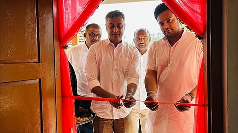  ಅಯ್ಯಂಗೇರಿ ಗ್ರಾಮ ಪಂಚಾಯಿತಿಯ ನೂತನ ಕಟ್ಟಡವನ್ನು ಶಾಸಕರಾದ ಅಜ್ಜಿಕುಟ್ಟಿರ.ಎಸ್.ಪೊನ್ನಣ್ಣ ಮತ್ತು ಸಂಸದ ಯದುವೀರ್ ಅವರು ಉದ್ಘಾಟಿಸಿದರು. ಸೂರಜ್ ಹೊಸೂರು, ಕಾಳನ ರವಿ ಇದ್ದರು.