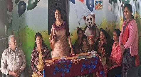  ಸ್ತನ್ಯಪಾನ ಸಪ್ತಾಹದ ಅಂಗವಾಗಿ ಅರಿವು ಕಾರ್ಯಕ್ರಮ ಹಾಗೂ ಬಾಲ ವಿಕಾಸಸಭೆಯಲ್ಲಿ ಸವಿತಾ ಕೀರ್ತನ್ ಮಾತನಾಡಿದರು. ಶೀಲಾ, ಪೊನ್ನಮ್ಮ, ರಮೇಶ್ ಇತರರಿದ್ದರು.