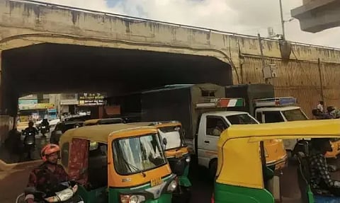 ಬಾಗಲೂರು ಸಮೀಪ ಉಂಟಾದ ವಾಹನದಟ್ಟಣೆ.