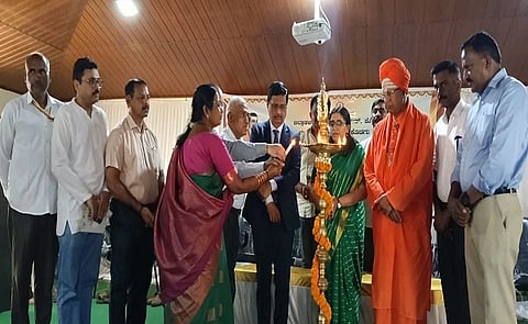 ಬಸವೇಶ್ವರರ ಜಯಂತಿ ಕಾರ್ಯಕ್ರಮವನ್ನು ಗಣ್ಯರು ಉದ್ಘಾಟಿಸಿದರು. ಮಹಾಂತ ಸ್ವಾಮೀಜಿ, ಆರ್.ಐಶ್ವರ್ಯ, ಪ್ರೊ.ಅಶೋಕ್ ಸಂಗಪ್ಪ ಆಲೂರ, ಎಚ್.ವಿ.ಶಿವಪ್ಪ ಇತರರಿದ್ದರು.