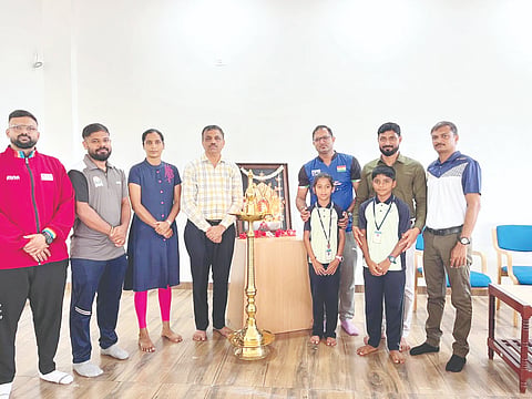  ಉಜಿರೆ ಎಸ್‌ಡಿಎಂ ಆಂಗ್ಲ ಮಾಧ್ಯಮ ಸಿಬಿಎಸ್‌ಇ ಶಾಲೆಯಲ್ಲಿ ಟೇಬಲ್ ಟೆನ್ನಿಸ್ ತರಬೇತಿಗೆ ಚಾಲನೆ ನೀಡಲಾಯಿತು. ಅಶ್ವಿನ್ ಕುಮಾರ್ ಪಡುಕೋಣೆ, ಮನಮೋಹನ್ ನಾಯ್ಕ ಕೆ.ಜಿ., ನಿತೀಶ್, ಪವನ್ ಇತರರು ಇದ್ದರು.  