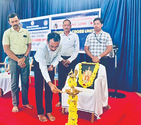 ಎಸ್‌ಡಿಎಂ ಪಾಲಿಟೆಕ್ನಿಕ್ ಕಾಲೇಜಿನ ಎನ್ನೆಸ್ಸೆಸ್ ಹಾಗೂ ಯುವ ರೆಡ್‌ಕ್ರಾಸ್ ಘಟಕಗಳ ಶೈಕ್ಷಣಿಕ ವರ್ಷದ ವಾರ್ಷಿಕ ಚಟುವಟಿಕೆಗಳಿಗೆ ಉಪನ್ಯಾಸಕ ದಿವಾಕರ ಶೆಟ್ಟಿ ಚಾಲನೆ ನೀಡಿದರು. ಪ್ರಾಂಶುಪಾಲ ಸಂತೋಷ್, ಯುವ ರೆಡ್‌ಕ್ರಾಸ್ ಘಟಕ ಯೋಜನಾಧಿಕಾರಿ ಅವನೀಶ್ ಪಿ., ಎನ್ನೆಸ್ಸೆಸ್ ಯೋಜನಾಧಿಕಾರಿ ಸಾಯಿಚರಣ್ ಸಿ.ಎಚ್. ಉಪಸ್ಥಿತರಿದ್ದರು.