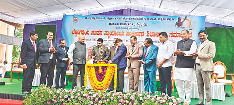 ನೂತನ ನ್ಯಾಯಾಲಯ ಸಂಕೀರ್ಣದ ಶಿಲಾನ್ಯಾಸ ಸಭಾ ಕಾರ್ಯಕ್ರಮ ನ್ಯಾಯಾಧೀಶ ನರೇಂದ್ರ ಪ್ರಸಾದ್ ಉದ್ಘಾಟಿಸಿದರು. ಬಸವರಾಜ್, ವಿಶ್ವಜಿತ್ ಶೆಟ್ಟಿ, ರಾಜೇಶ್ ರೈ ಕೆ., ತ್ಯಾಗರಾಜ ಎನ್.ಇನವಳ್ಳಿ ಮೊದಲಾದವರಿದ್ದರು.