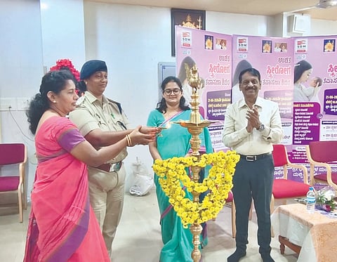  ಉಜಿರೆ ಶ್ರೀ ಧರ್ಮಸ್ಥಳ ಮಂಜುನಾಥೇಶ್ವರ ಮಲ್ಟಿಸ್ಪೆಷಾಲಿಟಿ ಆಸ್ಪತ್ರೆಯಲ್ಲಿ ಸ್ತ್ರೀರೋಗ ತಪಾಸಣೆ ಶಿಬಿರ ನಡೆಯಿತು. ಬೆಳ್ತಂಗಡಿ ಪೊಲೀಸ್ ಉಪ ಅಧೀಕ್ಷಕಿ ಸಿ.ಕೆ.ರೋಹಿಣಿ, ಆಸ್ಪತ್ರೆಯ ವ್ಯವಸ್ಥಾಪಕ ನಿರ್ದೇಶಕ ಎಂ.ಜನಾರ್ದನ್ ಮೊದಲಾದವರಿದ್ದರು.