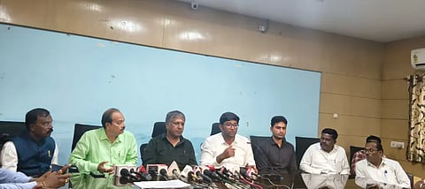 election ಸುದ್ದಿಗೋಷ್ಠಿಯಲ್ಲಿ ಮಾತನಾಡಿದ  ಅಖಿಲ ಕರ್ನಾಟಕ ವಿದ್ಯಾರ್ಥಿ ಸಂಘದ (ಅಕ್ಷಾ) ಮುಖ್ಯಸ್ಥ ಕಾಂತಕುಮಾರ.