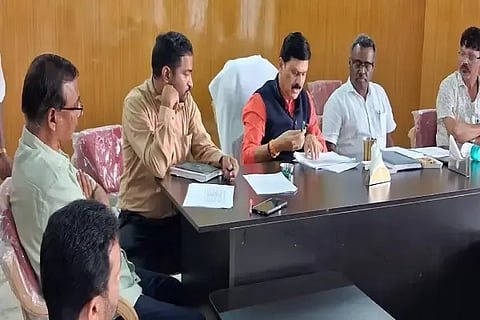 ಸಾಗರದಲ್ಲಿ ಕುಡಿಯುವ ನೀರು ಮತ್ತು ವಿದ್ಯುತ್ ಸಮರ್ಪಕ ಪೂರೈಕೆ ಹಿನ್ನೆಲೆಯಲ್ಲಿ ಆಯೋಜಿಸಿದ್ದ ಸಭೆಯಲ್ಲಿ ಶಾಸಕ ಗೋಪಾಲಕೃಷ್ಣ ಬೇಳೂರು, ಜಯಕುಮಾರ್, ಮೌನೇಶ್ ಬಡಿಗೇರ್, ಎಚ್.ಕೆ.ನಾಗಪ್ಪ ಇತರರಿದ್ದರು.