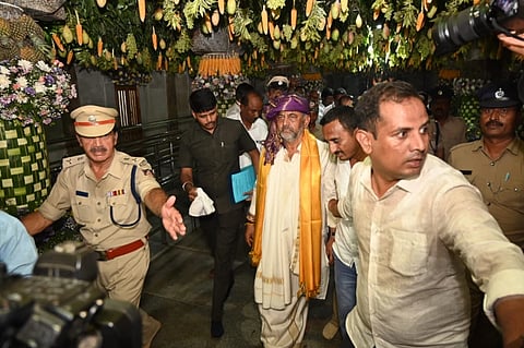 ಶ್ರೀಮಧ್ಯರಂಗನಾಥ ಸ್ವಾಮಿಯ ದರ್ಶನ ಪಡೆದು ಉಪ ಮುಖ್ಯಮಂತ್ರಿ ಡಿ.ಕೆ. ಶಿವಕುಮಾರ್-ಪತ್ನಿ ಉಷಾ ಶಿವಕುಮಾರ್ ಅವರು ಪೂಜೆ ಸಲ್ಲಿಸಿದರು. 