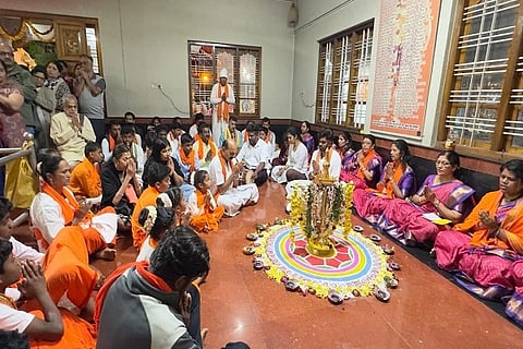 ಶ್ರೀ ಆಂಜನೇಯ ದೇವಾಲಯದಲ್ಲಿ ಬಡೆದ ಶ್ರೀ ರಾಮಾಂಜನೇಯ ಭಜನಾ ಮಂಡಳಿಯ 35 ನೇ ವಾರ್ಷಿಕೋತ್ಸವದ ಕಾರ್ಯಕ್ರಮದ ವೇಳೆ 18 ವಿವಿಧ ತಂಡಗಳ ಏಕಾಹ ಭಜನಾ ಕಾರ್ಯಕ್ರಮ ನಡೆಸಿಕೊಟ್ಟವು.