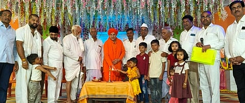 ಭಾಲ್ಕಿ ತಾಲೂಕಿನ ತರನಳ್ಳಿಯಲ್ಲಿ ಆಯೋಜಿಸಿದ್ದ ನಮ್ಮೂರಿನಲ್ಲಿ ಶ್ರಾವಣ ಸಂಭ್ರಮ ಕಾರ್ಯಕ್ರಮವನ್ನು ಶ್ರೀ ಗುರುಬಸವ ಪಟ್ಟದ್ದೇವರು ಉದ್ಘಾಟಿಸಿದರು. ಬಾಬುರಾವ ಹಾವಶೆಟ್ಟಿ, ಅಮೃತರಾವ ಮಳಚಾಪುರೆ, ಅಣ್ಣರಾವ ಪಾಟೀಲ್, ಶರಣಪ್ಪ ನಾವದಗೆ, ಜಗನ್ನಾಥರಡ್ಡಿ ಇತರರಿದ್ದರು.