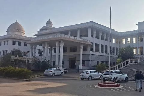 ದಾವಣಗೆರೆ ಜಿಲ್ಲಾಡಳಿತ ಭವನ.