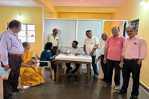 ಹುಬ್ಬಳ್ಳಿಯ ತಿಮ್ಮಸಾಗರ ಗುಡಿಯ ಹಿಂಭಾಗದ bhavarasara ಭಾವಸಾರ ಭವನದಲ್ಲಿ ತಜ್ಞ ವೈದ್ಯರಿಂದ ಭಾನುವಾರ ಉಚಿತ ಆರೋಗ್ಯ ತಪಾಸಣಾ ಶಿಬಿರ ನಡೆಯಿತು.