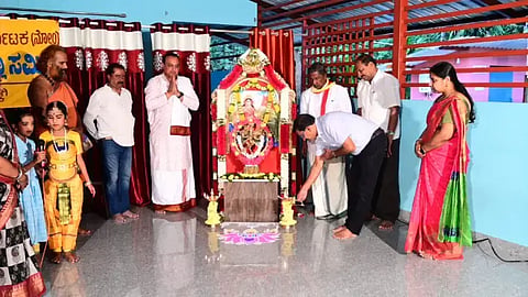 ಬಾಳೆಹೊನ್ನೂರು ಸಮೀಪದ ಭಗವತಿಪುರದಲ್ಲಿ ಅಂಟಿಗೆ ಪಂಟಿಗೆ ಪ್ರಾತ್ಯಕ್ಷಿಯನ್ನು ನಿವೃತ್ತ ಉಪನ್ಯಾಸಕ ನಾಗೇಶ್‌ಗೌಡ ಉದ್ಘಾಟಿಸಿದರು. ಯಜ್ಞಪುರುಷ ಭಟ್, ದಿನೇಶ್ ಪಟೇಲ್, ಪ್ರಸಾದ್ ಗುರೂಜಿ, ನಯನ ಪ್ರಸಾದ್, ಮುರುಗೇಶ್ ಇತರರಿದ್ದರು.