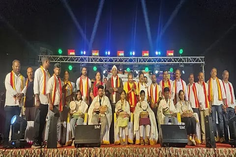 ಕಡಬಗೆರೆಯಲ್ಲಿ ಆಯೋಜಿಸಿದ್ದ ಕನ್ನಡ ರಾಜ್ಯೋತ್ಸವದಲ್ಲಿ ವಿವಿಧ ಕ್ಷೇತ್ರಗಳ ಸಾಧಕರನ್ನು ಸನ್ಮಾನಿಸಲಾಯಿತು. ಟಿ.ಡಿ.ರಾಜೇಗೌಡ, ಚಟ್ನಳ್ಳಿ ಮಹೇಶ್, ಸುರೇಶ್, ಸತೀಶ್, ರಾಜಪ್ಪಗೌಡ, ದಯಾನಂದ ಇತರರಿದ್ದರು.