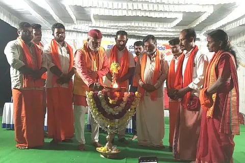 ಬಾಳೆಹೊನ್ನೂರಿನಲ್ಲಿ ದತ್ತಜಯಂತಿ ಧಾರ್ಮಿಕ ಸಭೆಯನ್ನು ಶ್ರೀರಾಮ ಸೇನೆ ಸಂಸ್ಥಾಪಕ ಪ್ರಮೋದ್ ಮುತಾಲಿಕ್ ಉದ್ಘಾಟಿಸಿದರು. ಸಂದೇಶ್, ಸುರೇಶ್‌ಕುಮಾರ್, ಅಜಿತ್ ಕುಲಾಲ್, ದಿವಿರ್ ಮಲ್ನಾಡ್, ಅಣ್ಣಪ್ಪ ಇತರರಿದ್ದರು.