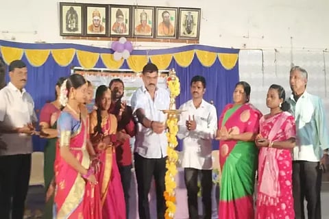 ಬಾಳೆಹೊನ್ನೂರಿನ ರಂಭಾಪುರಿ ಪೀಠದಲ್ಲಿ ಆಯೋಜಿಸಿದ್ದ ಕ್ಲಸ್ಟರ್ ಮಟ್ಟದ ಪ್ರತಿಭಾ ಕಾರಂಜಿಯನ್ನು ಬಿ.ಕಣಬೂರು ಗ್ರಾಪಂ ಅಧ್ಯಕ್ಷ ರವಿಚಂದ್ರ ಉದ್ಘಾಟಿಸಿದರು. ಶಬನಾ ಅಂಜುಮ್, ಅಶೋಕ್, ಶೋಭಾ, ಮಹೇಶ್ ಆಚಾರ್ಯ, ಕೋಕಿಲಮ್ಮ, ಅನ್ನಾ ಮರಿಯಾ, ಮಾಲತೇಶ್ ಇತರರಿದ್ದರು.  