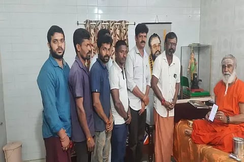 ದತ್ತಜಯಂತಿ ಹಾಗೂ ದತ್ತಮಾಲಾ ಅಭಿಯಾನದ ಅಂಗವಾಗಿ ಬಾಳೆಹೊನ್ನೂರಿನ ವಿಹಿಂಪ, ಬಜರಂಗದಳ ಘಟಕ ಹೊರತಂದಿರುವ ದತ್ತ ಜಯಂತಿಗೆ ನನ್ನ ಬೆಂಬಲ ಗೂಗಲ್ ಫಾರ್ಮ್ ಅನ್ನು ರಂಭಾಪುರಿ ಜಗದ್ಗುರುಗಳು ಬಿಡುಗಡೆಗೊಳಿಸಿದರು. ಆರ್.ಡಿ.ಮಹೇಂದ್ರ, ಜಗದೀಶ್ಚಂದ್ರ, ವೆಂಕಟೇಶ್, ರತ್ನಾಕರ, ಸುಮೇಶ್, ಸುರೇಶ್, ಗುರುಪ್ರಸಾದ್ ಇದ್ದರು.