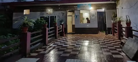 ಬಾಳೆಹೊನ್ನೂರಿನ ಬಸ್ ನಿಲ್ದಾಣದಲ್ಲಿರುವ ಸಾರ್ವಜನಿಕ ಶೌಚಗೃಹ.