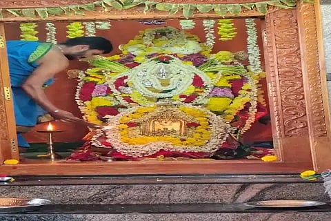ಬಾಳೆಹೊನ್ನೂರು ಸಮೀಪದ ಅಕ್ಷರನಗರದ ಗುರಿಕಟ್ಟೆಬೈಲು ಚಾಮುಂಡೇಶ್ವರಿ ದೇವಿಗೆ ವಿಶೇಷ ಪೂಜೆ ನೆರವೇರಿಸಲಾಯಿತು.