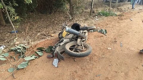 ಅಪಘಾತದಲ್ಲಿ ಬೈಕ್ ಜಖಂ ಆಗಿರುವುದು