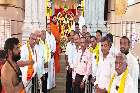 ಬೀರೂರಿನ ಶ್ರೀ ಬನಶಂಕರಿ ದೇವಾಲಯದಲ್ಲಿ ಬನದಹುಣ್ಣಿಮೆ ಅಂಗವಾಗಿ ಶ್ರೀ ರುದ್ರಮುನಿ ಶಿವಾಚಾರ್ಯ ಸ್ವಾಮೀಜಿ ನೇತೃತ್ವದಲ್ಲಿ ವಿಶೇಷ ಪೂಜೆ ಸಲ್ಲಿಸಲಾಯಿತು. ಲೋಕೇಶ್, ಸುರೇಶ್, ಅರೇಕಲ್ ಪ್ರಕಾಶ್, ತಿಪ್ಪೇಶ್, ಸುರೇಶ್ ಬಾಬು, ಈಶ್ವರಪ್ಪ, ಇತರರಿದ್ದರು.