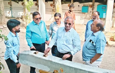 ಬೀರೂರಿನ ಮಾಲು ಸ್ಲೀಪರ್ಸ್ ಸಂಸ್ಥೆಯ ಕಾರ್ಯವೈಖರಿಯನ್ನು ದೆಹಲಿಯ ರಾಷ್ಟ್ರೀಯ ಅಂಗವಿಕಲ ಸಂಸ್ಥೆ ಆಯುಕ್ತ ಗೋವಿಂದರಾಜ್ ಹಾಗೂ ಡಾ. ಸಂಜಯ್ ಜೈನ್ ವೀಕ್ಷಿಸಿದರು. ವೆಂಕಟೇಶ್ ಒಡೆಯರ್ ಇತರರಿದ್ದರು. 