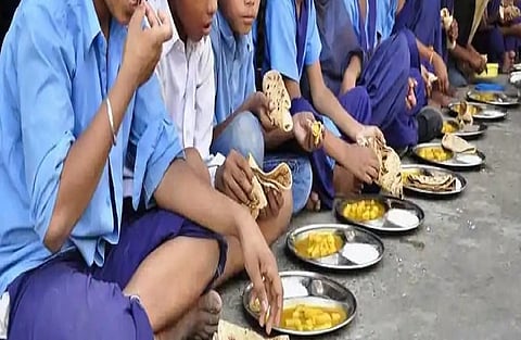 ಬಿಸಿಯೂಟದ ಖರ್ಚು ನೀಗಿಸಲು ಪರದಾಟ  