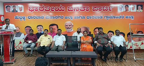  BJP ಹುಬ್ಬಳ್ಳಿಯ ಬಿಜೆಪಿ ಕಚೇರಿಯಲ್ಲಿ ಆಯೋಜಿಸಿದ್ದ ಬಿ.ಎಸ್. ಯಡಿಯೂರಪ್ಪ ಅಭಿಮಾನೋತ್ಸವ ಪೂರ್ವಭಾವಿ ಸಭೆಯಲ್ಲಿ ತಿಪ್ಪಣ್ಣ ಮಜ್ಜಗಿ ಮಾತನಾಡಿದರು.