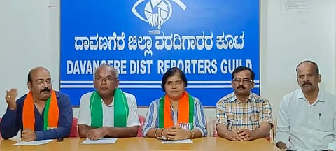 ದಾವಣಗೆರೆಯಲ್ಲಿ ಮಂಗಳವಾರ ಹಮ್ಮಿಕೊಂಡಿದ್ದ ಸುದ್ದಿಗೋಷ್ಠಿಯಲ್ಲಿ ಬಿಜೆಪಿ ಜಿಲ್ಲಾ ವಕ್ತಾರ ಬಿ.ಎಂ. ಸತೀಶ್, ಎಚ್.ಸಿ. ಜಯಮ್ಮ,  ಜಿ.ಬಿ. ಗಂಗಾಧರ್,  ಎಸ್.ಟಿ. ವೀರೇಶ್ ಇದ್ದರು. 