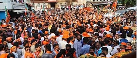  ರಾಜ್ಯ ಸರ್ಕಾರದ ಬಹುಚರ್ಚಿತ ಜಾತಿ ಗಣತಿ (ಸಾಮಾಜಿಕ ಮತ್ತು ಶೈಕ್ಷಣಿಕ ಸಮೀಕ್ಷೆ) ವರದಿಯನ್ನು ಮುಂಬರುವ ವಿಧಾನ ಮಂಡಲ ಅಧಿವೇಶನದಲ್ಲಿ ಮಂಡಿಸಿ, ವಿಸ್ತೃತ ಚರ್ಚೆಗೆ ಒಳಪಡಿಸಬೇಕು ಎಂದು ಬಿಜೆಪಿ ವಿಧಾನ ಪರಿಷತ್ ಸದಸ್ಯರಾದ ಕೇಶವ ಪ್ರಸಾದ್ ಹಾಗೂ ಕಿಶೋರ್ ಕುಮಾರ್ ಪುತ್ತೂರು ಆಗ್ರಹಿಸಿದ್ದಾರೆ.