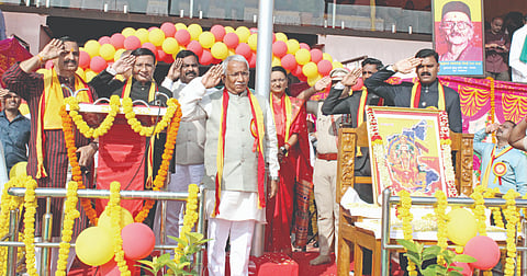 ಕನ್ನಡ ರಾಜ್ಯೋತ್ಸವ ಹಿನ್ನೆಲೆಯಲ್ಲಿ ಬಾಗಲಕೋಟೆ ಜಿಲ್ಲಾ ಕ್ರೀಡಾಂಗಣದಲ್ಲಿ ಶನಿವಾರ ಜಿಲ್ಲಾ ಉಸ್ತುವಾರಿ ಸಚಿವ ಆರ್.ಬಿ. ತಿಮ್ಮಾಪೂರ ಧ್ವಜಾರೋಹಣ ನೆರವೇರಿಸಿದರು.