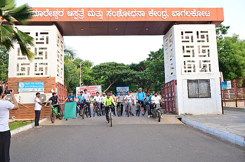 ವಿಶ್ವ ಬೈಸಿಕಲ್ ದಿನದ ಹಿನ್ನೆಲೆಯಲ್ಲಿ ಈಚೆಗೆ ಬಾಗಲಕೋಟೆಯ ಎಸ್.ಎನ್.ಮೆಡಿಕಲ್ ಕಾಲೇಜಿನ ವತಿಯಿಂದ ಸೈಕಲ್ ಜಾಥಾ ನಡೆಯಿತು.