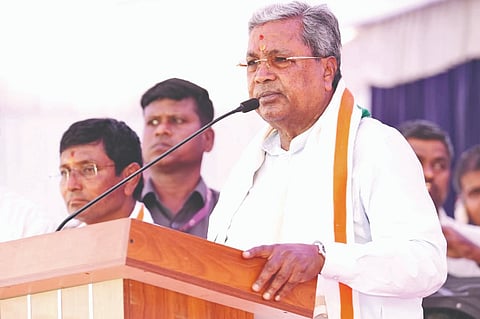 ಬಾಗಲಕೋಟೆ ತಾಲೂಕಿನ ಬೇವಿನಮಟ್ಟಿ ಗ್ರಾಮದಲ್ಲಿ ಶುಕ್ರವಾರ ಕಾಂಗ್ರೆಸ್ ಅಭ್ಯರ್ಥಿ ಉಮೇಶ ಮೇಟಿ ಪರವಾಗಿ ಮುಖ್ಯಮಂತ್ರಿ ಸಿದ್ದರಾಮಯ್ಯ ಅವರು ಪ್ರಚಾರ ಸಭೆಯಲ್ಲಿ ಮಾತನಾಡಿದರು. ಪಕ್ಕದಲ್ಲಿ ಅಭ್ಯರ್ಥಿ ಉಮೇಶ ಮೇಟಿ ಹಾಗೂ ಸಹೋದರ ಮಲ್ಲಿಕಾರ್ಜುನ ಮೇಟಿ ಇದ್ದರು.